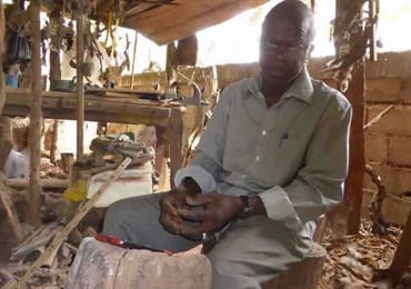 Sirikiba Camara: Artiste sculpteur