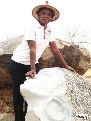Adjaratou OUEDRAOGO, artiste-peintre-sculpteur