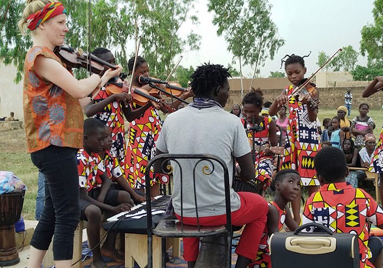 L’association AMEM fait des heureux à l’école Saint Agnès de Tab-tenga