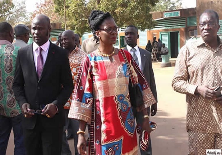 Sika KABORE, épouse du Chef de l’Etat a rendu visite aux blessés des attaques terroristes du 15 janvier