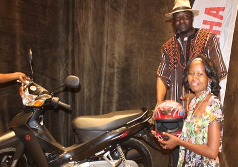 Grand concours de lecture : elle remporte une moto YAMAHA CFAO MOTORS