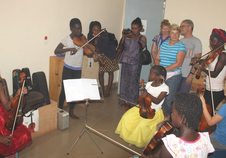 AMEM : S.E.M. Andreas Michael Pfaffernoschke dans les locaux de l'Association Musicale Enfants du Monde