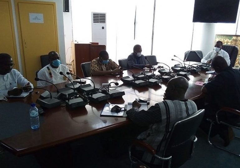 Burkina: le ministre de la Communication recueille les préoccupations des médias en ligne