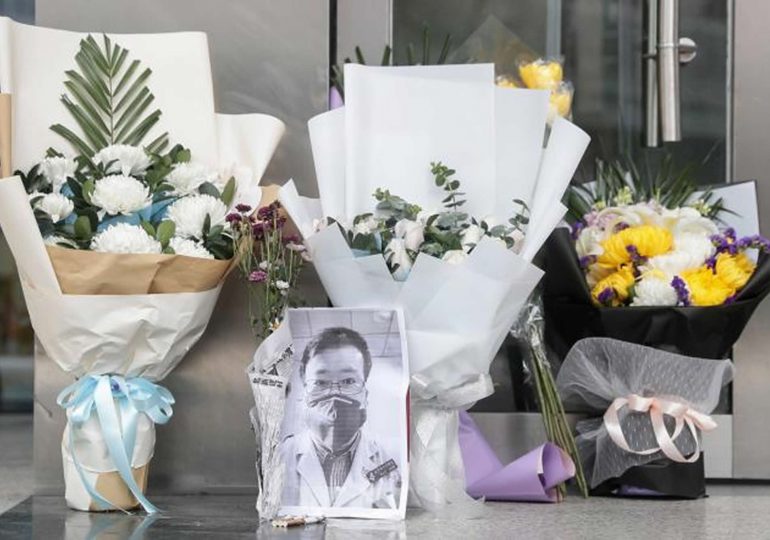 Emotion en Chine à l’annonce de la mort du docteur Li Wenliang, lanceur d’alerte sur le coronavirus