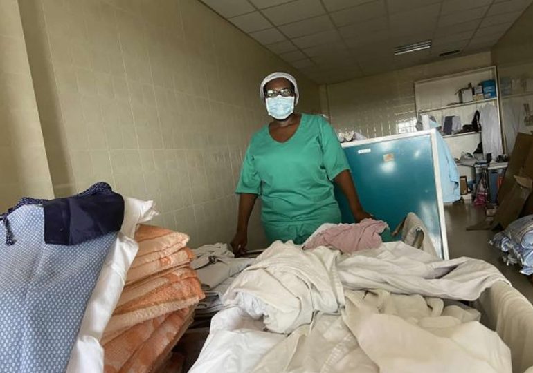 Au Cameroun, le combat dans l’ombre des petites mains contre le coronavirus