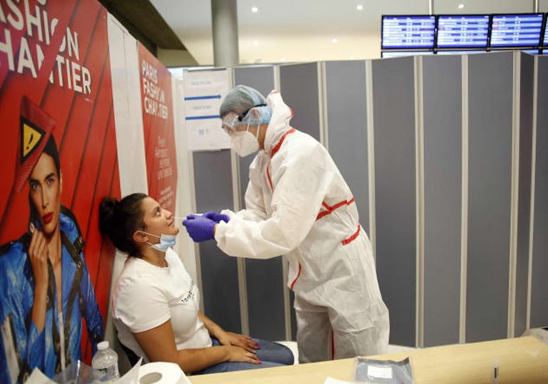 Premier jour des tests Covid-19 dans les aéroports français pour les voyageurs de pays « à risque »