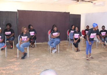 Elipse Culture et Solidarité : Fin de formation de 11 filles humoristes
