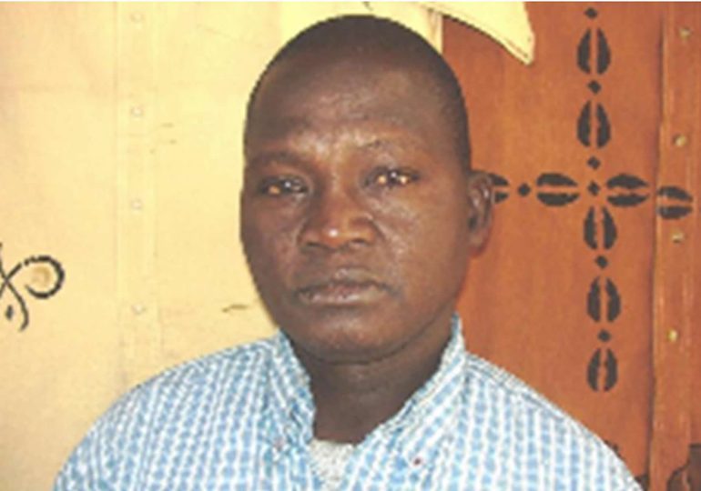 Alassane DABRE : Il teint les tissus à base de racines naturelles