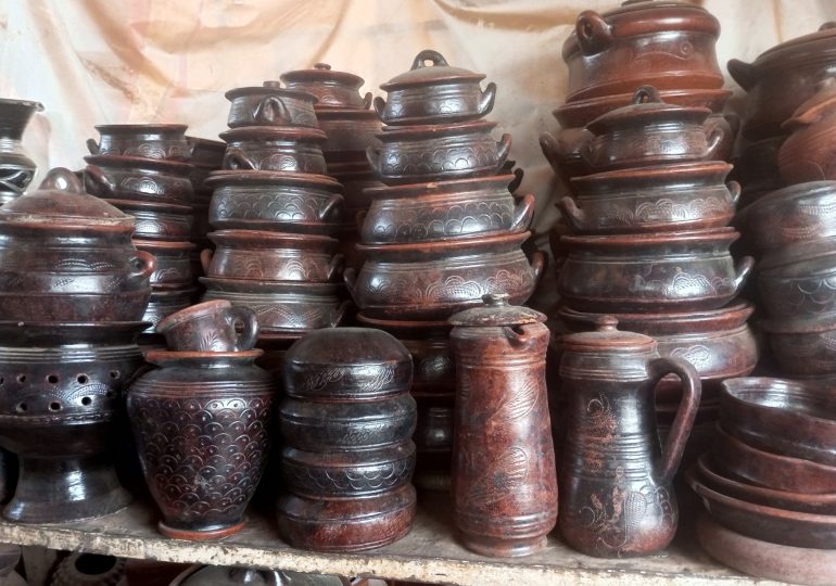 La poterie:  Les ustensiles en terre s'érigent en véritable luxe
